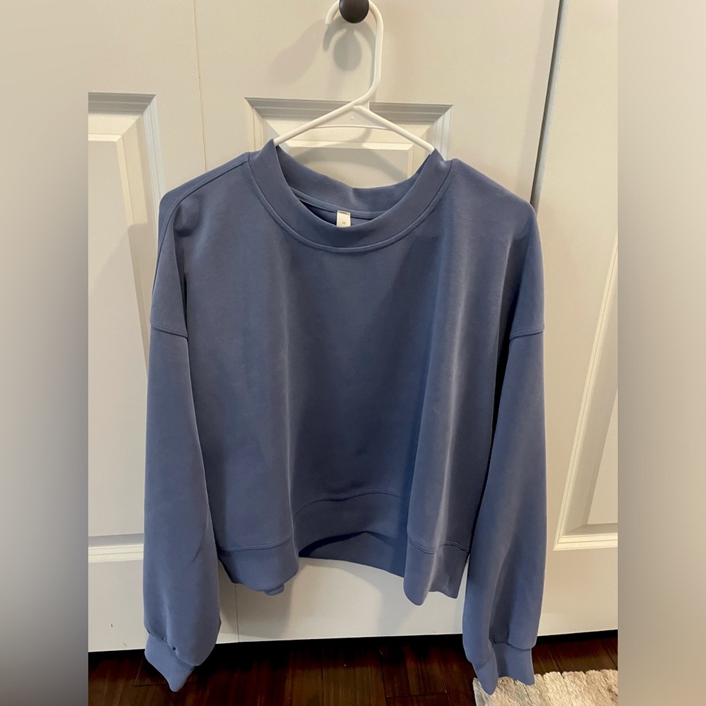 Lululemon NWOT cropped sweatshirt